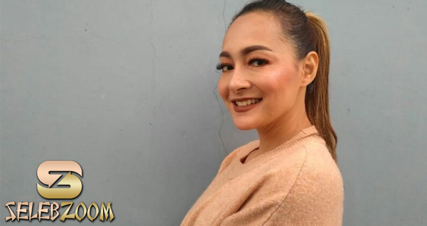 Dewi Rezer Artis Indonesia Keturunan Prancis